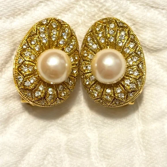 Vintage NADRI Gold Tone Faux Pearl Clip On Earrings - Picture 1 of 5
